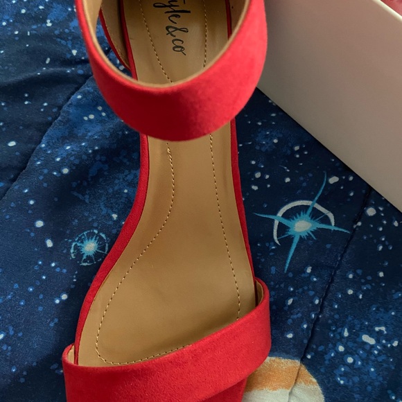 Red heels - Picture 4 of 6